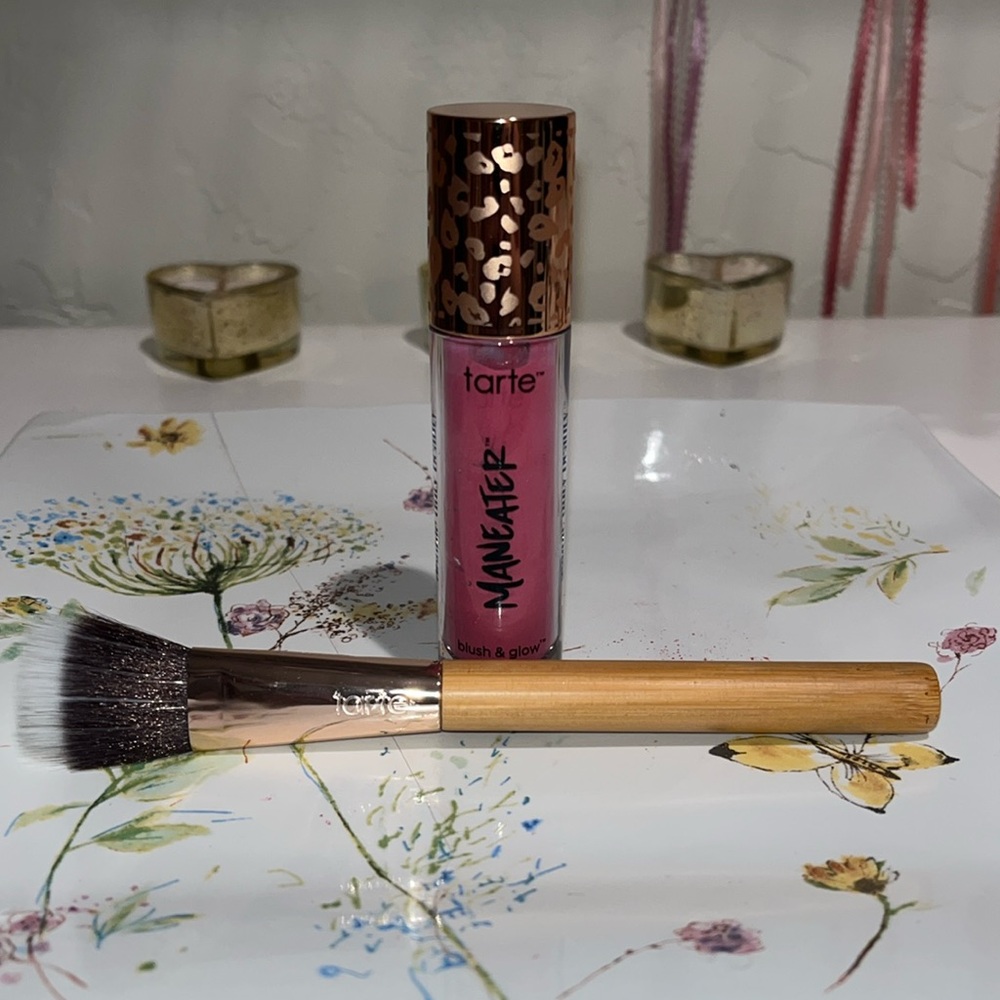 Tarte Maneater Blush & Glow Cheek Plump in Fusia with Brush
